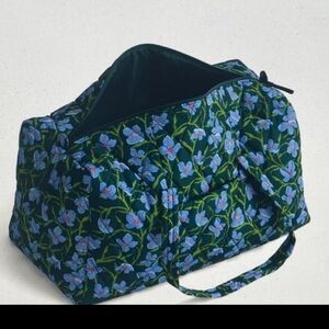 NWT Vera Bradley Large Travel Duffel Bag Ultralight in Charlotte Stems Pattern
